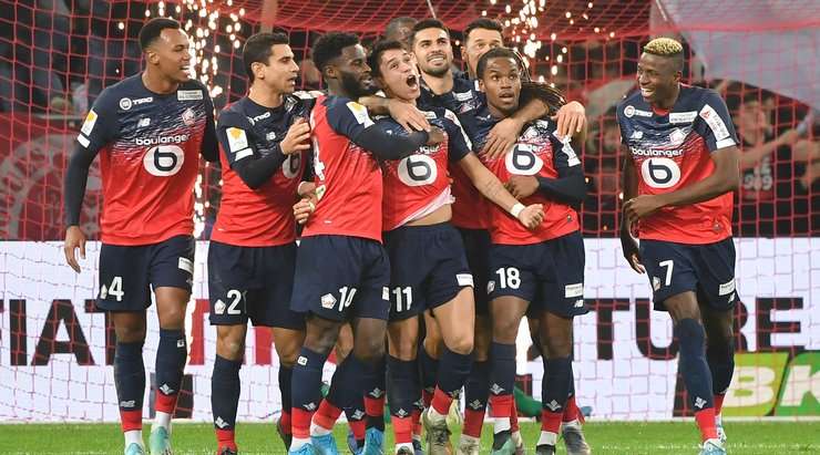 Luiz Araujo (Lille) nhận đường chuyền từ đồng đội và anh không hề do dự tung một cú sút không thể cản phá vào góc cao bên phải khung thành.