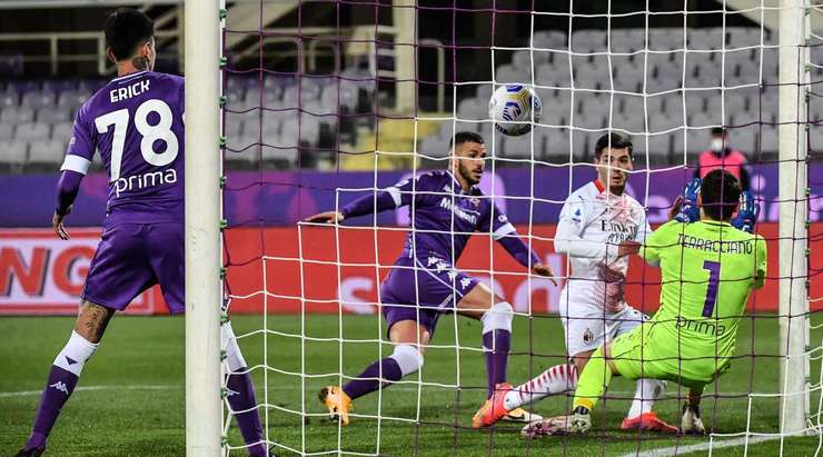 Brahim Diaz (AC Milan) ghi bàn từ quả phạt góc. Quả bóng trôi qua vòng cấm đến Brahim Diaz (AC Milan) và anh ấy sút bóng qua thủ môn vào lưới.
