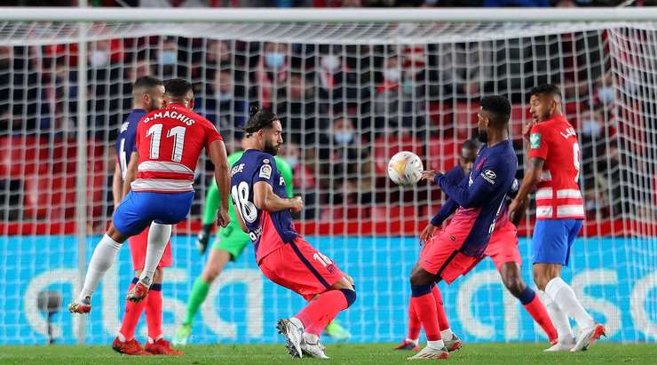 Một cú sút tuyệt đẹp! Darwin Machis (Granada CF) đón đường chọc khe chuẩn xác của Jorge Molina và tung một cú sút không thể cản phá từ rìa vòng cấm vào sát mé trong cột dọc bên phải. Một bàn thắng tuyệt vời. Tỉ số bây giờ là 1:1.