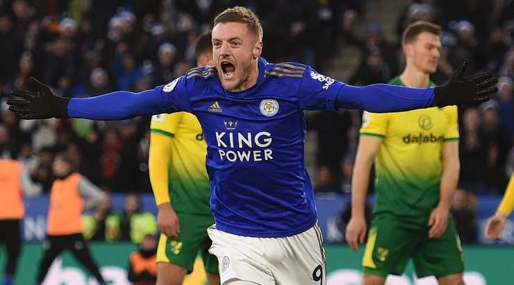 Trong một tình huống phạt góc, Tim Krul (Norwich) nỗ lực đánh đầu phá bóng từ trong vòng 5m50, nhưng không may cho anh ấy, cú đánh đầu đã vô tình đưa bóng vào thẳng vào khung thành đội nhà.
