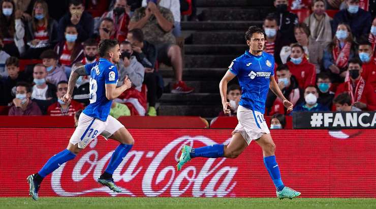 VÀO! Erick Cabaco đón quả tạt trong vòng cấm và đánh đầu về phía bên kia khung thành, nơi Enes Unal (Getafe) đang ẩn nấp và cầu thủ này dễ dàng chích bóng vào lưới. 0:1.