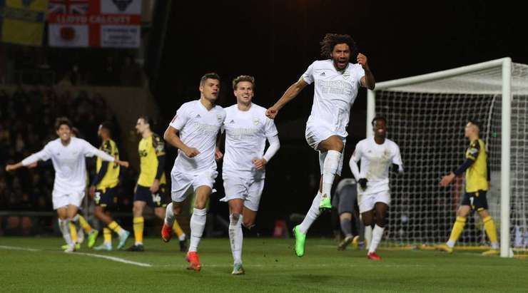 Một quả đá phạt được thực hiện hoàn hảo! Fabio Vieira tạt bóng vào và Mohamed Elneny (Arsenal) bật cao dứt điểm tại rìa vòng 5m50. Cú đánh đầu từ cự li gần của anh ấy đi vào ngay giữa khung thành, và tỉ số đã được thay đổi – 0:1.