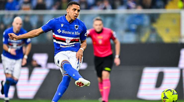 Vào! Abdelhamid Sabiri (Sampdoria) thực hiện thành công quả penalty với một cú sút chìm vào ngay giữa khung thành, đánh bại thủ môn Lukasz Skorupski.