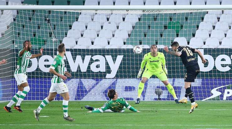 Ruben Duarte có một đường căng ngang xuất sắc vào trong vòng cấm. Edgar Mendez (Alaves) đón bóng và đánh đầu từ cự li gần vào góc trái phía dưới, đánh bại thủ môn Joel Robles. Một tình huống thể hiện sự nhạy bén cũng như khả năng dứt điểm thượng hạng. Tỉ số là 0:2.