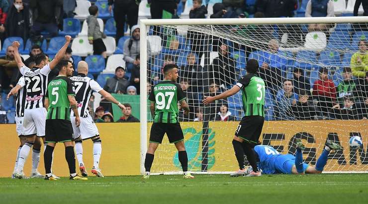 Một bàn thắng, được ghi bởi Bram Nuytinck (Udinese), đã không được công nhận vì việt vị.