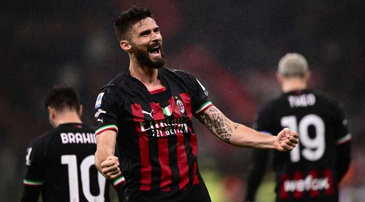 Ismael Bennacer nhận trách nhiệm đá phạt góc và chuyền bóng một cách hoàn hảo cho Olivier Giroud (AC Milan), người đã nhảy lên cao nhất và bình tĩnh đánh đầu rất mạnh, đưa bóng đi chìm vào ngay giữa khung thành. Tỉ số bây giờ là 1:0.