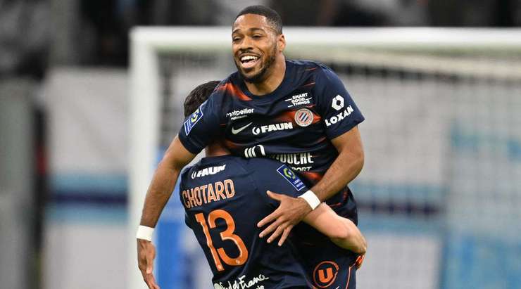 Arnaud Nordin (Montpellier) nhận một đường chuyền thú vị bên trong vòng cấm và anh tung một cú sút chìm chuẩn xác vào góc thấp bên phải khung thành. Một pha dứt điểm rất hiểm!