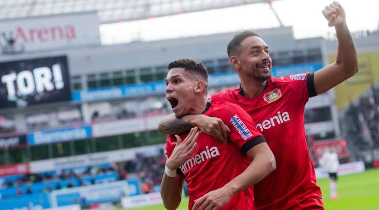 VÀO! Một pha kiến tạo xuất sắc của Kai Havertz, người đóng vai trò then chốt trong việc tổ chức tấn công. Anh ấy dọn cỗ cho Paulinho (Bayer Leverkusen), người đánh bại Kevin Trapp với một cú sút tuyệt vời vào góc trái phía dưới. 4:0.