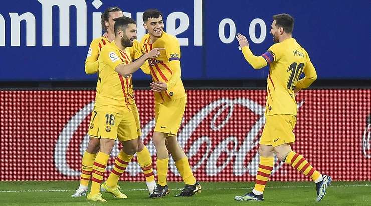 Vào! Jordi Alba (Barcelona) ghi bàn với một cú sút tuyệt vời vào góc cao bên trái sau khi được giải thoát trong vòng cấm bởi một đường chuyền bổng xuất sắc từ Lionel Messi. Tỉ số bây giờ là 0:1.
