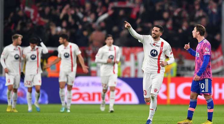 Mattia Valoti (Monza) bật cao hơn các hậu vệ đối phương trong vòng 5m50 để đón quả phạt góc và ghi bàn với một cú đánh đầu rất tốt vào nóc lưới. Thủ môn đã không kịp phản ứng trong tình huống vừa rồi. Tỉ số bây giờ là 1:1.