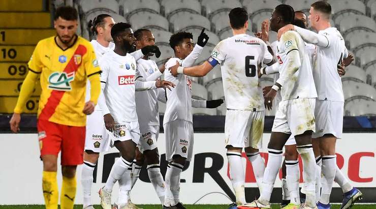 Amadou Onana (Lille) đánh đầu ghi bàn sau một quả tạt tuyệt đẹp. Tình huống bật cao đánh đầu hoàn hảo của anh sẽ là một khoảnh khắc khó quên của trận đấu ngày hôm nay.
