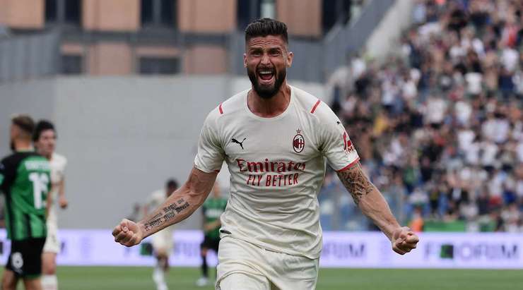 Vào - 0:1! Rafael Leao chuyền bóng như đặt cho Olivier Giroud (AC Milan), người có một cú sút chìm từ cự ly gần vào lưới, dễ dàng đánh bại thủ môn.