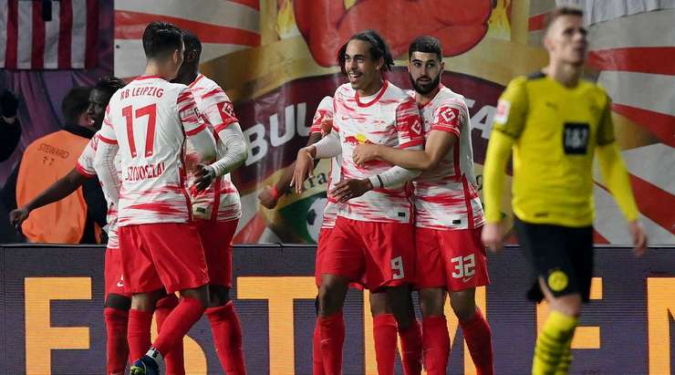 Bóng đã nằm trong lưới! Christopher Nkunku treo bóng vào vòng cấm và Yussuf Poulsen (RB Leipzig) đón quả tạt để dứt điểm gọn gàng vào lưới. 2:1.