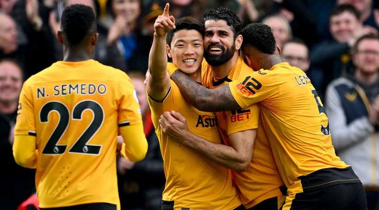 Vào! Hee-Chan Hwang (Wolves) sút bóng bật ra đi chìm vào chính giữa khung thành sau khi bóng đến chỗ anh ấy trong vòng cấm. Tỉ số là 2:0.