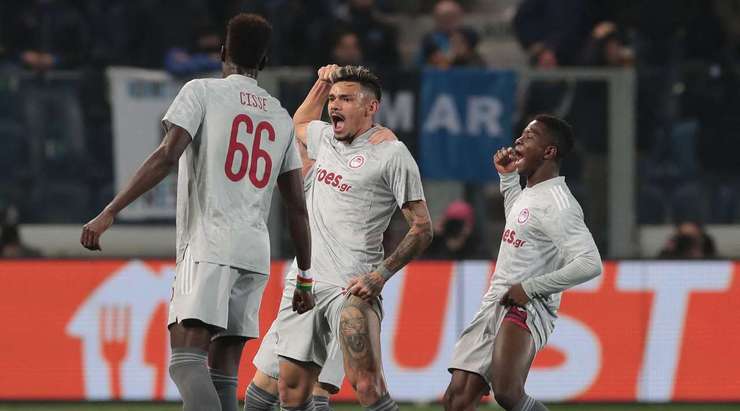 Vào! Georgios Masouras dọn cỗ cho Tiquinho Soares (Olympiakos Piraeus) tại rìa vòng cấm người sút bóng vào góc phải phía dưới. 0:1.