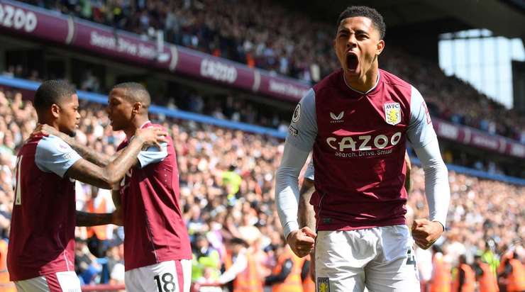 Vào! Jacob Ramsey (Aston Villa) có đủ khoảng trống trong vòng cấm để đón một đường chuyền từ Leon Bailey và dứt điểm gọn gàng vào góc thấp bên phải khung thành. 1:0.