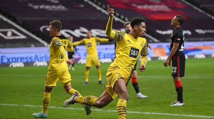 Thomas Meunier có một đường căng ngang xuất sắc vào trong vòng cấm. Jude Bellingham (Dortmund) đón bóng và đánh đầu từ cự li gần vào phía trong cột dọc bên trái, đánh bại thủ môn Kevin Trapp. Một tình huống thể hiện sự nhạy bén cũng như khả năng dứt điểm thượng hạng. Tỉ số là 2:3.