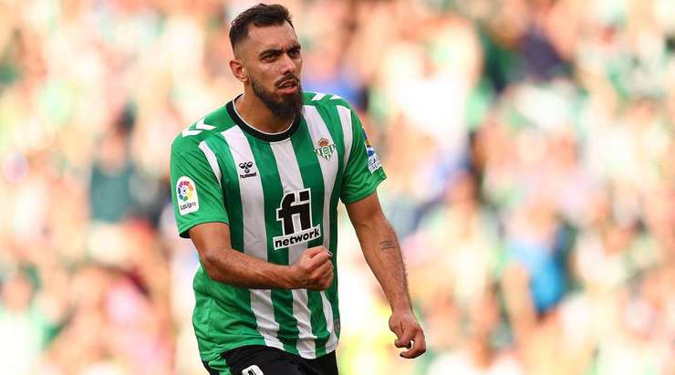 Vào! Borja Iglesias (Betis) giành chiến thắng trên chấm phạt đền bằng một cú sút không thể cản phá, vượt qua tầm với của thủ môn Martin Juan Carlos vào góc phải khung thành.