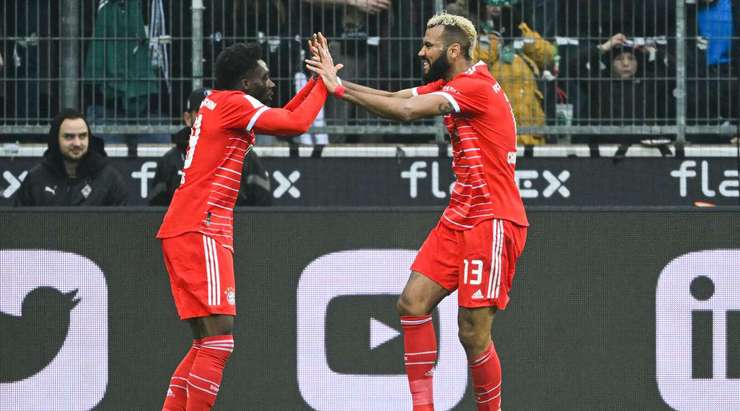 Vào - 1:1! Alphonso Davies chuyền bóng đến Eric Maxim Choupo-Moting (Bayern Munich) và cầu thủ này có một cú sút từ cự ly gần vào lưới, trong sự bất lực của thủ môn.