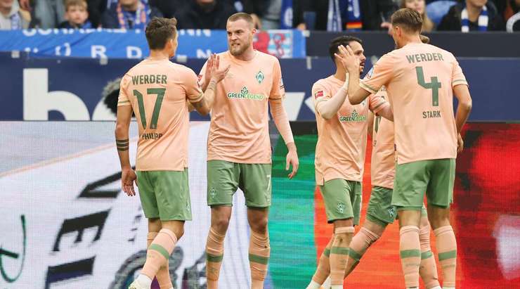 Vào! Mitchell Weiser tung một đường chuyền tuyệt vời đến vị trí của Marvin Ducksch (Werder Bremen) trong vòng cấm, và cầu thủ này tận dụng rất tốt cơ hội để dứt điểm gọn gàng vào góc thấp bên trái. 0:1.