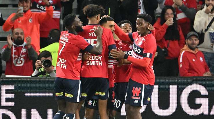 Benjamin Andre thực hiện một quả tạt rất tốt cho Adam Ounas (Lille), người đã tìm thấy khoảng trống trong vòng cấm để đưa bóng vào lưới.