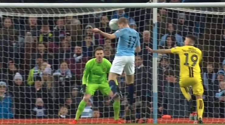 David Silva thực hiện một quả tạt bổng đẹp mắt vào vòng cấm, nơi Kevin De Bruyne (Manchester City) bật cao đánh đầu vào góc trái phía dưới khung thành, đánh bại thủ môn. Tỉ số được nâng lên 1:0.
