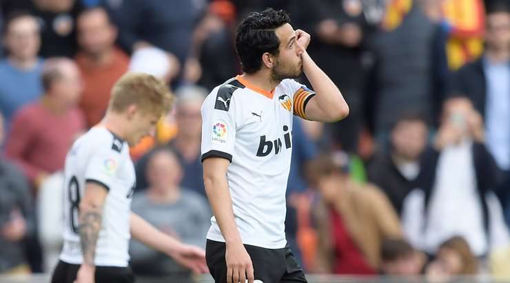 Vào! Daniel Wass thực hiện một đường chuyền đến chân Daniel Parejo (Valencia) và cầu thủ này tung một cú sút từ trong vòng cấm, đưa bóng vào góc thấp bên trái mành lưới. Tỉ số là 2:0.