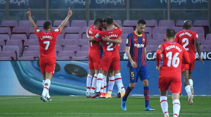 Adrian Marin có một đường căng ngang xuất sắc vào trong vòng cấm. Jorge Molina (Granada CF) đón bóng và đánh đầu từ cự li gần vào góc phải phía dưới, đánh bại thủ môn Marc-Andre ter Stegen. Một tình huống thể hiện sự nhạy bén cũng như khả năng dứt điểm thượng hạng. Tỉ số là 1:2.