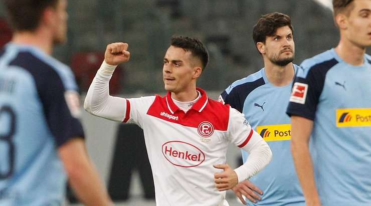 Vào! Kaan Ayhan thực hiện một quả tạt vào vòng cấm và kiến tạo thành công cho Erik Thommy (Dusseldorf), người đã đón bóng và dứt điểm chuẩn xác vào nóc lưới. Tỉ số đã được nâng lên 1:1.