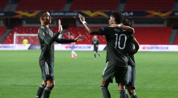 Bóng đã đi vào lưới! Victor Lindelof thực hiện một đường căng ngang vào vòng cấm và ở phía bên kia, Marcus Rashford (Manchester United) dứt điểm gọn gàng vào góc thấp bên phải mành lưới. 0:1.