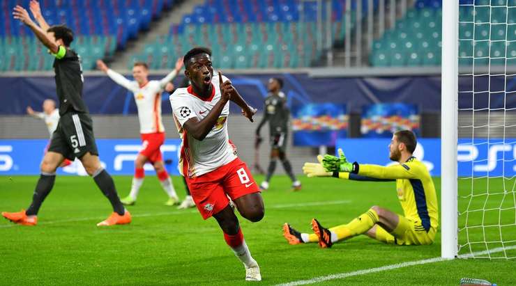 Angelino thực hiện một quả tạt bổng chính xác vào vòng cấm. Amadou Haidara (RB Leipzig) đón bóng và dứt điểm nhanh vào ngay giữa khung thành. Thủ môn đã không có cơ hội nào để cản phá! Tỉ số đã được thay đổi thành: 2:0.