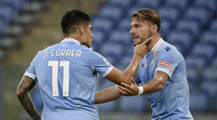 Joaquin Correa (Lazio) ghi bàn! Joaquin Correa (Lazio) được kiến tạo bởi Ciro Immobile và anh ấy đã cho thấy sự bình tĩnh tuyệt vời trong vòng cấm để sút vào bên trái mành lưới. 1:0.