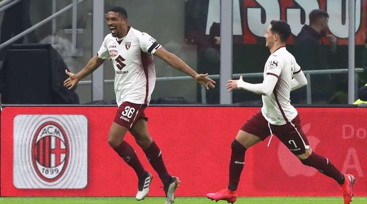 Vào! Ola Aina là người kiến tạo còn Bremer (Torino) là một sát thủ thật sự. Anh kết thúc đường căng ngang bằng một cú đánh đầu lạnh lùng từ cự ly gần vào góc phải khung thành. Tỉ số là 1:2.