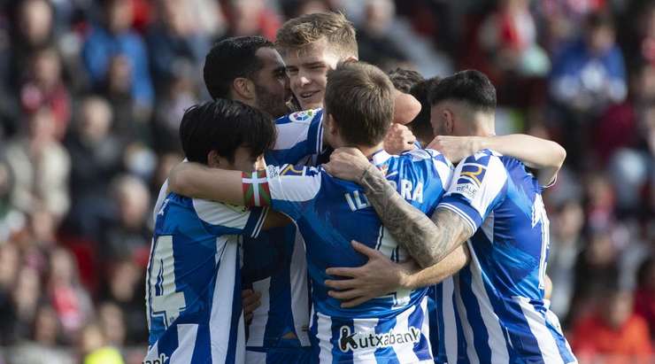 Mikel Merino thực hiện một đường chuyền chuẩn xác cho Alexander Sorloth (Real Sociedad) ở bên trong vòng cấm, và cầu thủ này rất nhanh sút về phía góc thấp bên phải, khiến thủ môn không kịp trở tay. Tỉ số được nâng lên 0:2!