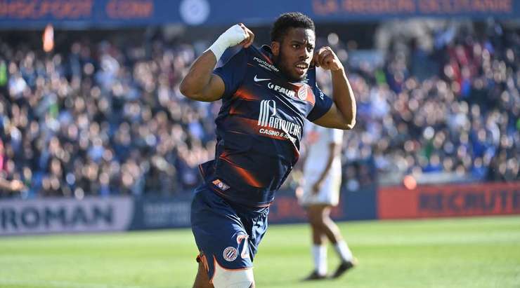 Vào! Elye Wahi (Montpellier) len lỏi qua các cầu thủ đối phương trước khi tung một cú sút tuyệt diệu từ rìa vòng cấm vào góc thấp bên phải mành lưới. Thủ môn Paul Bernardoni đã không có cơ hội nào để chạm vào quả bóng. Tỉ số là 5:0.