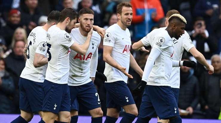 Vào rồi! Harry Kane thể hiện khả năng bao quát trận đấu bằng một đường chuyền dài vào đúng đà di chuyển của Matt Doherty (Tottenham), người đã đánh đầu chuẩn không cần chỉnh từ cự ly gần vào góc trái khung thành. Tỉ số là 2:1.