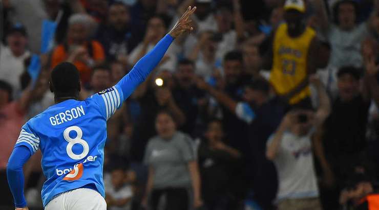 Gerson (Marseille) nhận bóng tại rìa vòng cấm và anh ghi một bàn thắng đầy ma thuật với cú sút chuẩn xác hiểm hóc về phía bên trái khung thành!