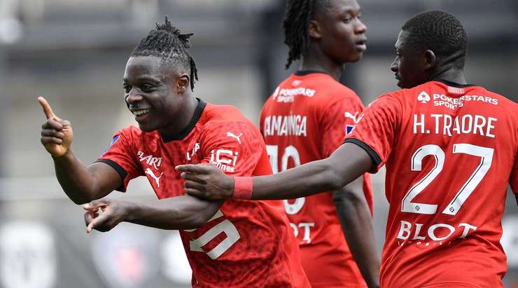 Vào - 0:1! Martin Terrier kiến tạo cho Jeremy Doku (Rennes) trong vòng cấm và anh ấy đưa bóng vào góc phải phía dưới và qua Paul Bernardoni.