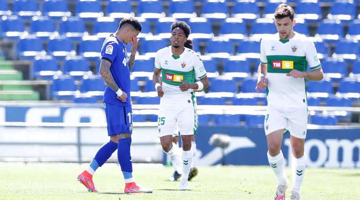 Vào! Pere Milla (Elche) dứt điểm từ cự li gần với một cú sút dễ dàng và anh ấy thay đổi tỉ số thành 0:1. Kiến tạo bởi Gonzalo Verdu.