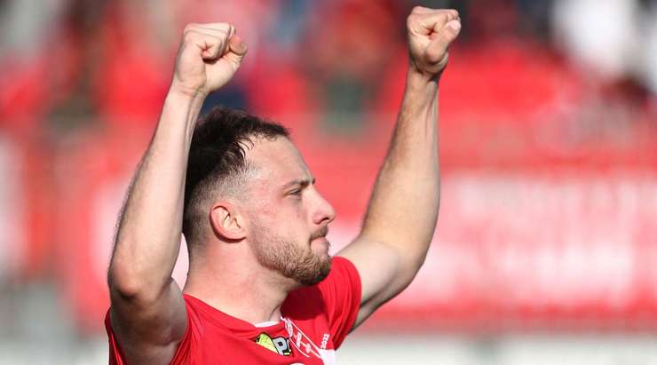 Carlos Augusto (Monza) sút rất nhanh về phía khung thành sau khi nhận được bóng từ một đường chuyền xé toang hàng phòng ngự của một đồng đội. Cú sút của anh đưa bóng chuẩn xác vào phía trong cột dọc bên trái, trong sự bất lực của thủ môn đối phương!