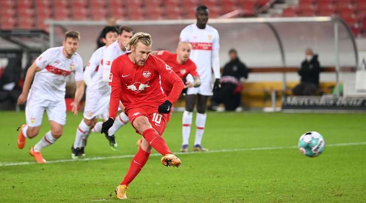 Emil Forsberg (RB Leipzig) phung phí một cơ hội lớn để ghi bàn từ quả phạt đền. Anh ấy nỗ lực sút vào chính giữa mục tiêu, nhưng Gregor Kobel thực hiện một pha cản phá xuất sắc.