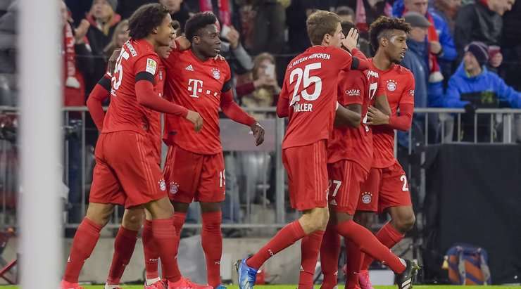 Nó đã đi vào lưới! Serge Gnabry là người cung cấp khi anh ấy chuyền bóng đến Robert Lewandowski (Bayern Munich) người dễ dàng đánh đầu lái bóng từ cự li gần. Tỉ số à 3:2.