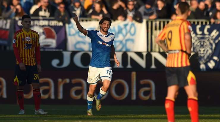 Vào! Ernesto Torregrossa (Brescia) cướp được bóng sau sai lầm tồi tệ của thủ môn Gabriel và bàn thắng đã được ghi. Tỉ số là 2:0.