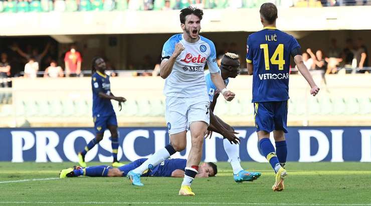 Khvicha Kvaratskhelia (Napoli) tìm thấy khoảng trống bên trong vòng cấm và ghi bàn với một cú đánh đầu hiểm hóc vào mé trong cột dọc bên trái, không cho thủ môn một cơ hội nào.