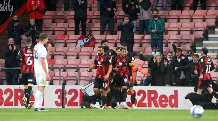 GOAL! Arnaut Danjuma (Bournemouth) đón đường chuyền từ David Brooks trong một đợt phản công nhanh và dứt điểm hiểm hóc từ cự ly gần. Tỉ số là 1:0.