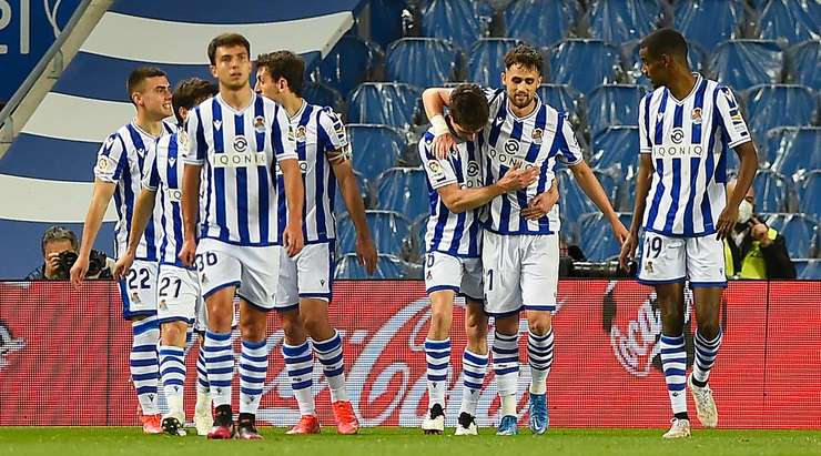 Quả phạt góc vào vòng 5m50 được Aritz Elustondo (Real Sociedad) bật cao và đánh đầu thẳng vào nóc lưới. Bóng đập xà ngang vào lưới, khiến thủ môn đối phương hoàn toàn bó tay. Tỉ số bây giờ là 1:0.
