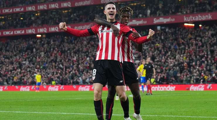 Vào - 2:1! Raul Garcia chuyền bóng như đặt cho Oihan Sancet (Ath Bilbao), người có một cú sút từ cự ly gần vào góc thấp bên trái mành lưới, dễ dàng đánh bại thủ môn.
