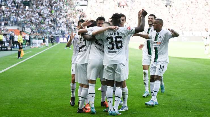 Jonas Hofmann (B. Monchengladbach) ghi bàn sau một đường chuyền của đồng đội tại rìa vòng cấm, bằng một cú sút hoàn hảo khiến thủ môn không kịp trở tay.