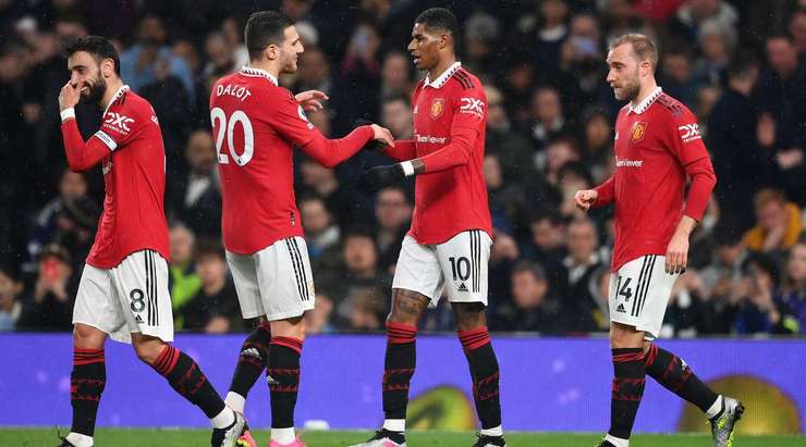 GOAL! Marcus Rashford (Manchester United) đón đường chuyền từ Bruno Fernandes trong một đợt phản công nhanh và dứt điểm hiểm hóc từ cự ly gần. Tỉ số là 0:2.