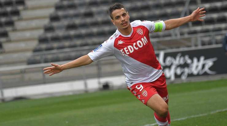 VÀO! Wissam Ben Yedder (Monaco) nhận một đường chuyền và từ trong vòng cấm anh ấy lốp bóng qua Paul Bernardoni, người đã ra khỏi vạch vôi. Một pha dứt điểm tuyệt vời! 0:1.